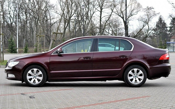Skoda Superb cena 29900 przebieg: 240000, rok produkcji 2011 z Złotów małe 379